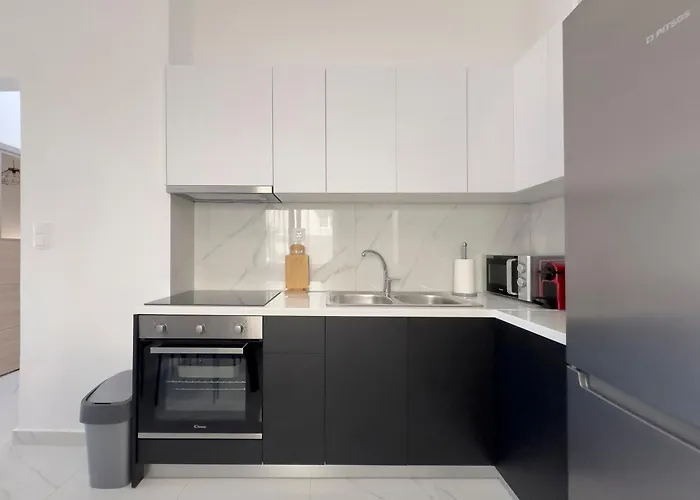 Monterey I1 54 Sqm Cozy Apt In Paleo Faliro