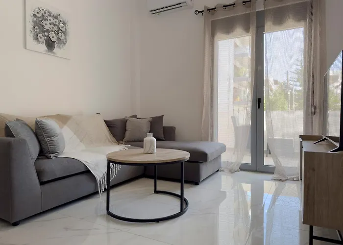Monterey I1 54 Sqm Cozy Apt In Paleo Faliro